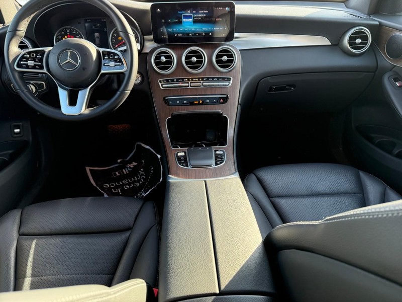 Mercedes-Benz GLC Vehicle Full-screen Gallery Image 14