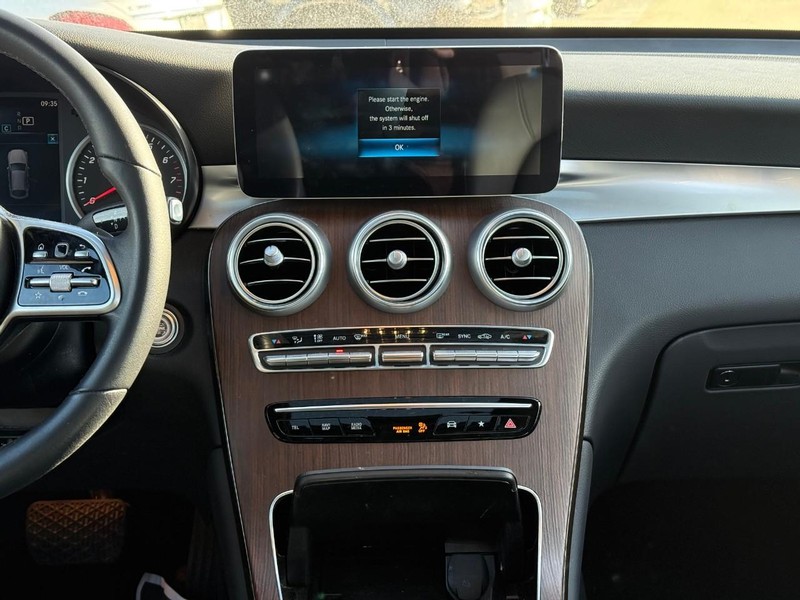 Mercedes-Benz GLC Vehicle Full-screen Gallery Image 16