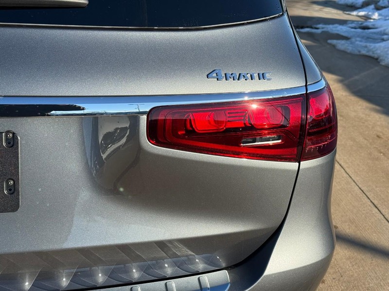 Mercedes-Benz GLS Vehicle Full-screen Gallery Image 5