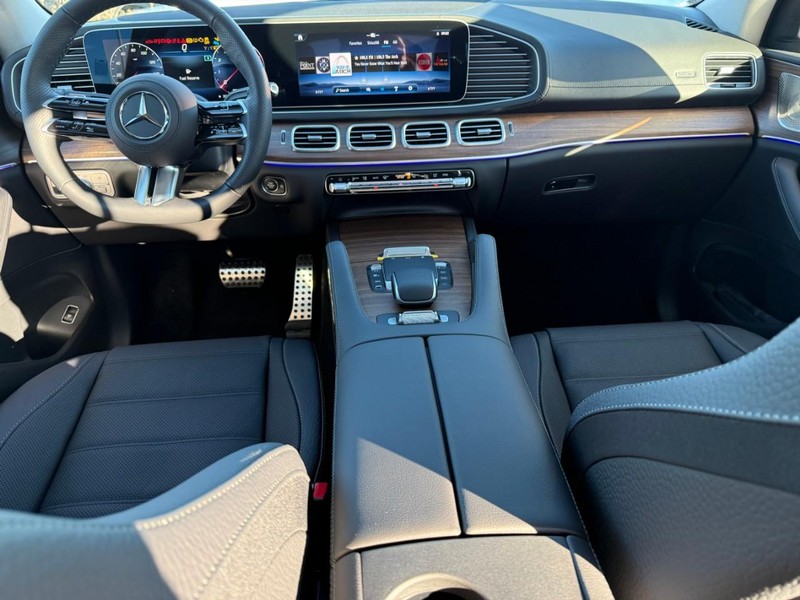 Mercedes-Benz GLS Vehicle Full-screen Gallery Image 7