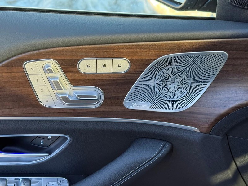 Mercedes-Benz GLS Vehicle Full-screen Gallery Image 12