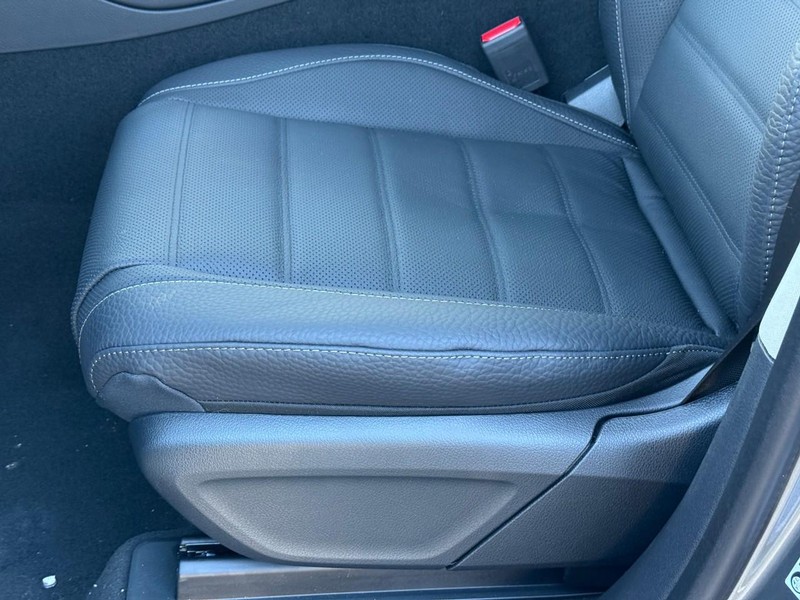 Mercedes-Benz GLS Vehicle Full-screen Gallery Image 13