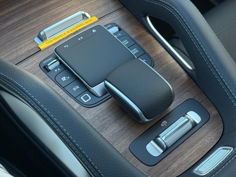 Mercedes-Benz GLS Vehicle Full-screen Gallery Image 14