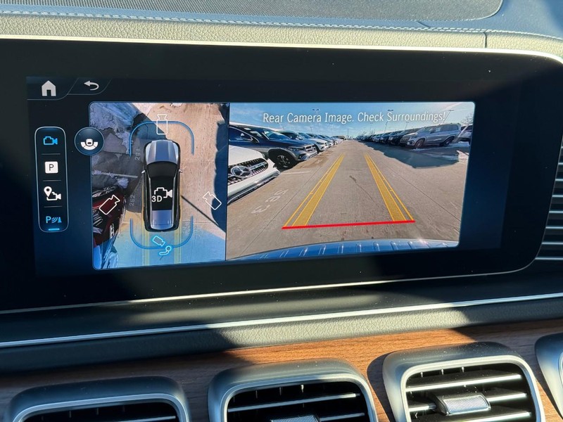 Mercedes-Benz GLS Vehicle Full-screen Gallery Image 15