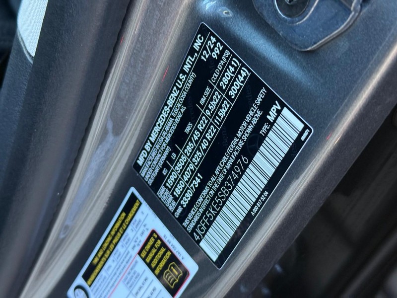 Mercedes-Benz GLS Vehicle Full-screen Gallery Image 18