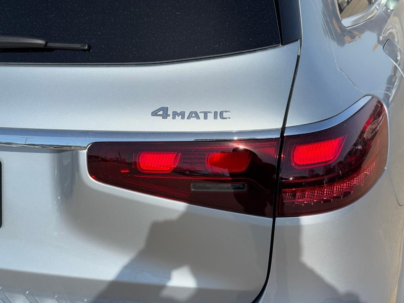 Mercedes-Benz GLS Vehicle Full-screen Gallery Image 4