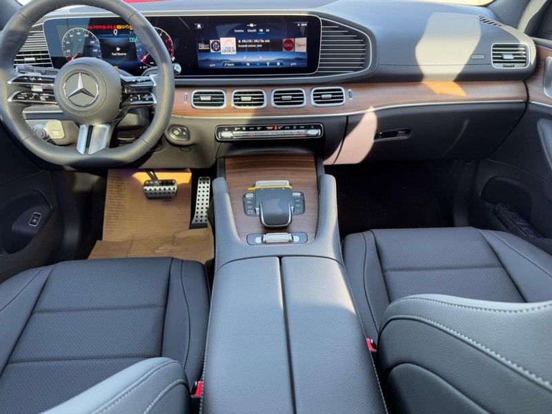 Mercedes-Benz GLS Vehicle Full-screen Gallery Image 7
