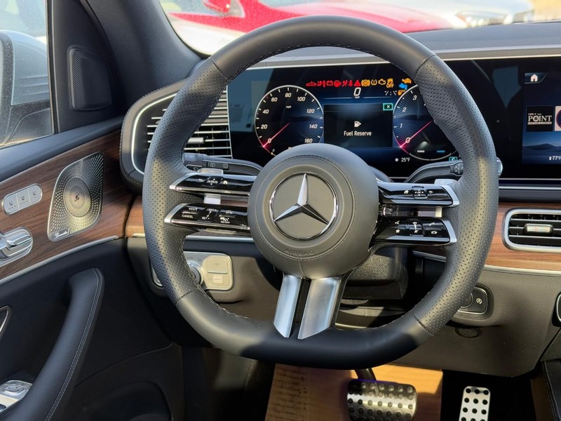 Mercedes-Benz GLS Vehicle Full-screen Gallery Image 8