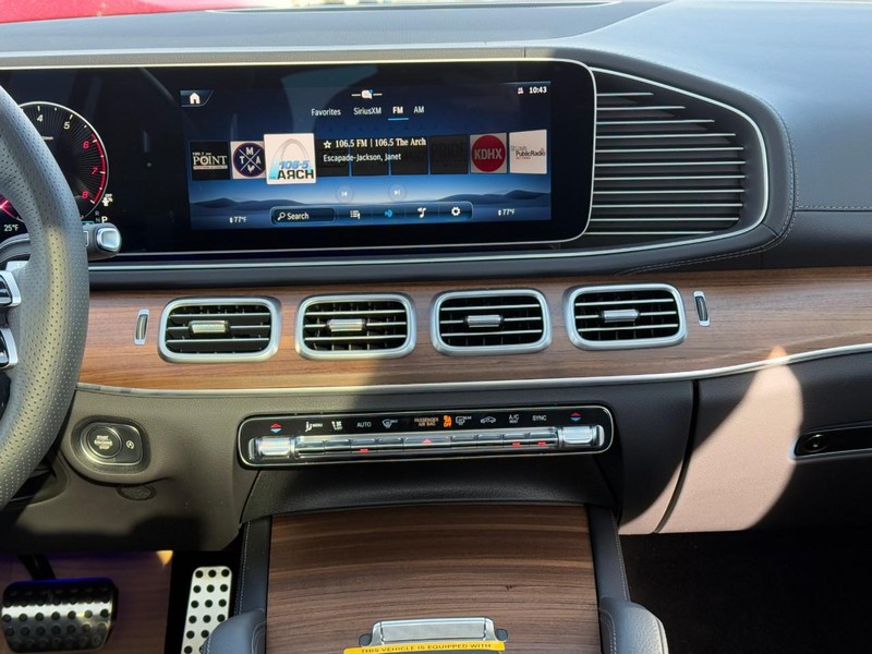 Mercedes-Benz GLS Vehicle Full-screen Gallery Image 9