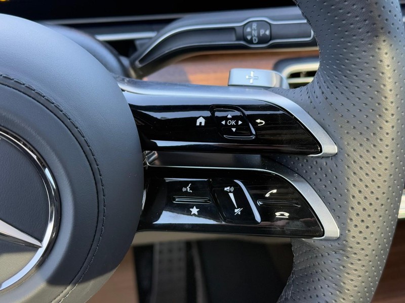 Mercedes-Benz GLS Vehicle Full-screen Gallery Image 15