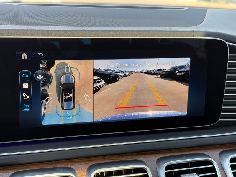 Mercedes-Benz GLS Vehicle Full-screen Gallery Image 17