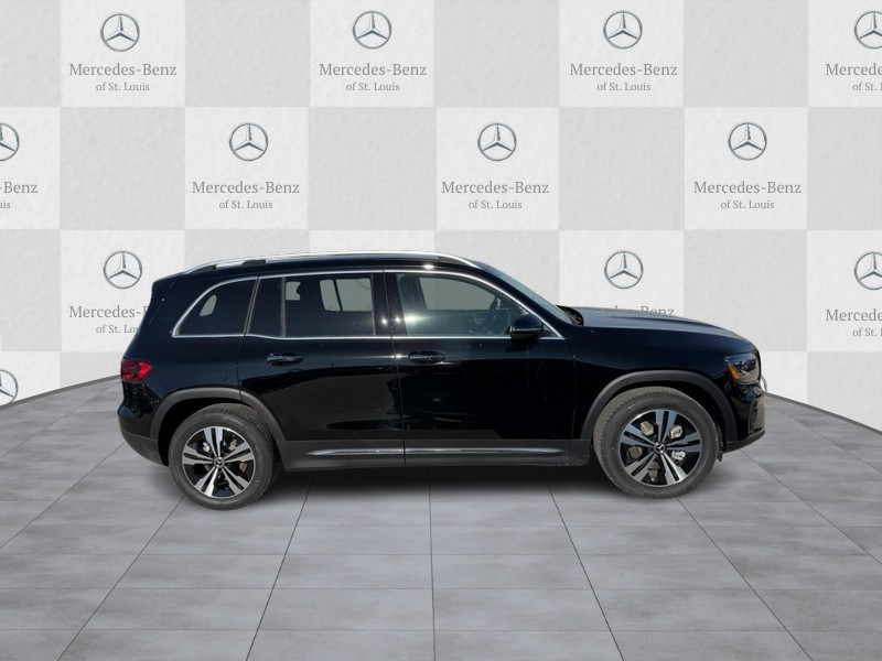 Mercedes-Benz GLB Vehicle Full-screen Gallery Image 2
