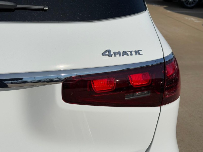 Mercedes-Benz GLS Vehicle Full-screen Gallery Image 5