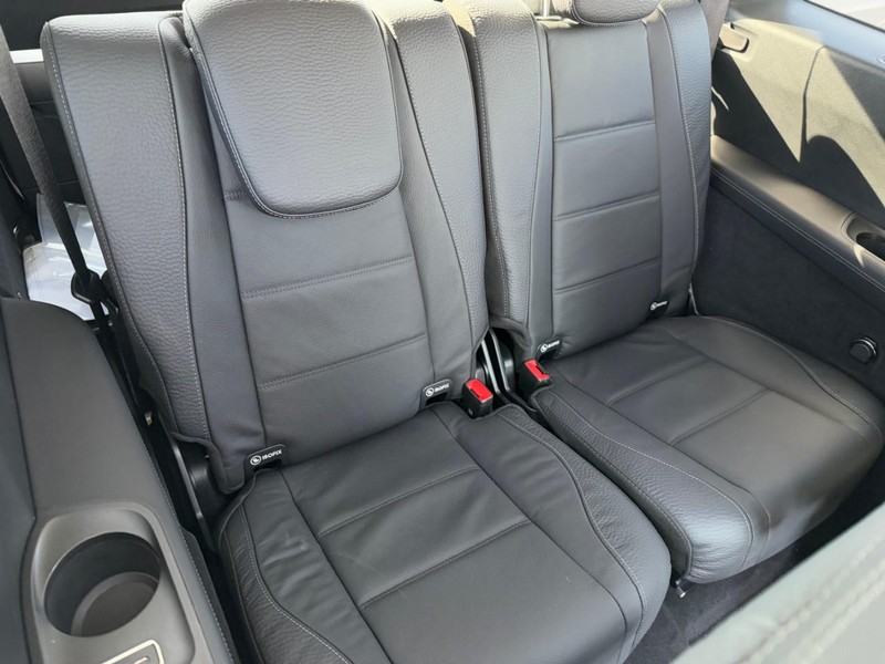 Mercedes-Benz GLS Vehicle Full-screen Gallery Image 8