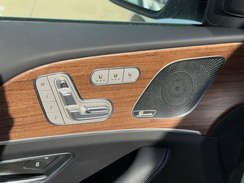 Mercedes-Benz GLS Vehicle Full-screen Gallery Image 14