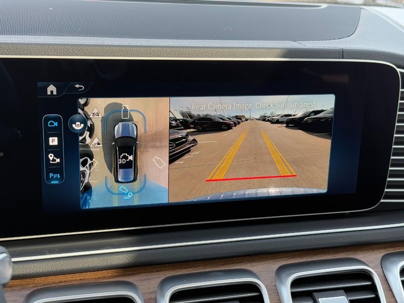 Mercedes-Benz GLS Vehicle Full-screen Gallery Image 19