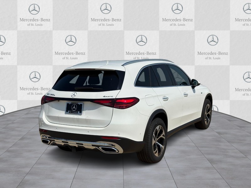 Mercedes-Benz GLC Vehicle Full-screen Gallery Image 3