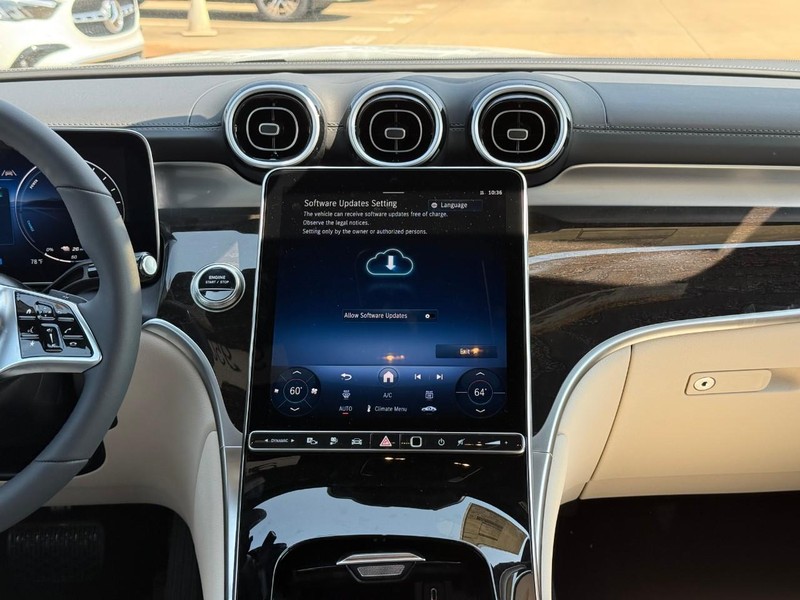 Mercedes-Benz GLC Vehicle Full-screen Gallery Image 8