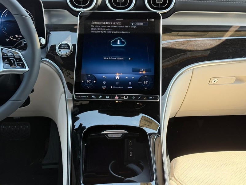Mercedes-Benz GLC Vehicle Full-screen Gallery Image 9