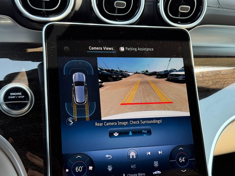 Mercedes-Benz GLC Vehicle Full-screen Gallery Image 15