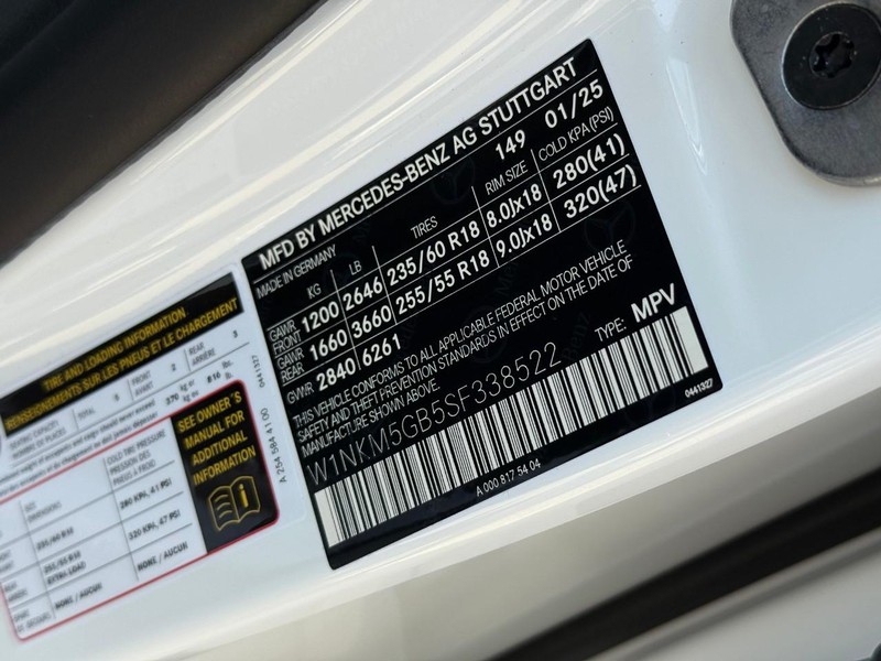 Mercedes-Benz GLC Vehicle Full-screen Gallery Image 16