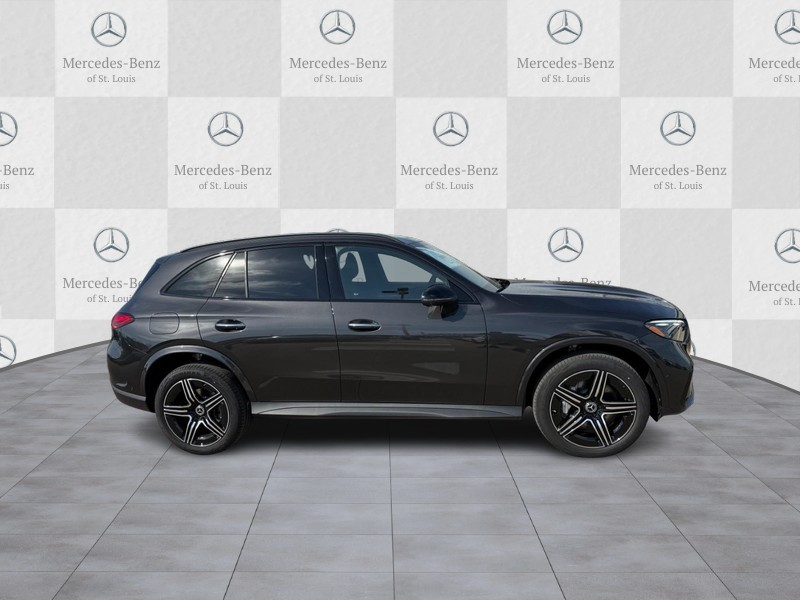 Mercedes-Benz GLC Vehicle Full-screen Gallery Image 2