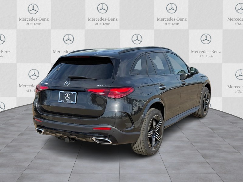 Mercedes-Benz GLC Vehicle Full-screen Gallery Image 3