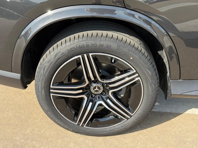 Mercedes-Benz GLC Vehicle Full-screen Gallery Image 6