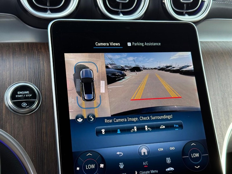 Mercedes-Benz GLC Vehicle Full-screen Gallery Image 18