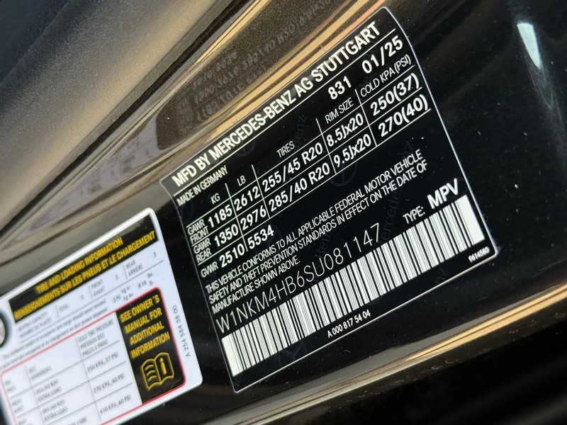 Mercedes-Benz GLC Vehicle Full-screen Gallery Image 19