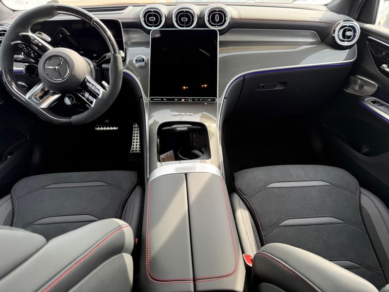 Mercedes-Benz GLC Vehicle Full-screen Gallery Image 6