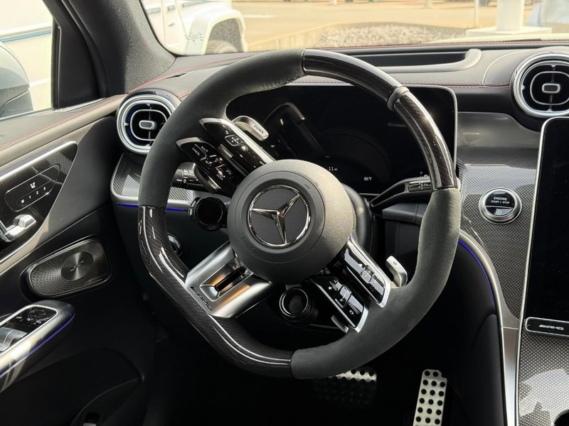 Mercedes-Benz GLC Vehicle Full-screen Gallery Image 7