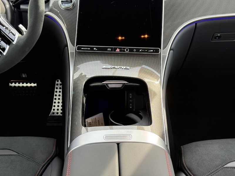 Mercedes-Benz GLC Vehicle Full-screen Gallery Image 9