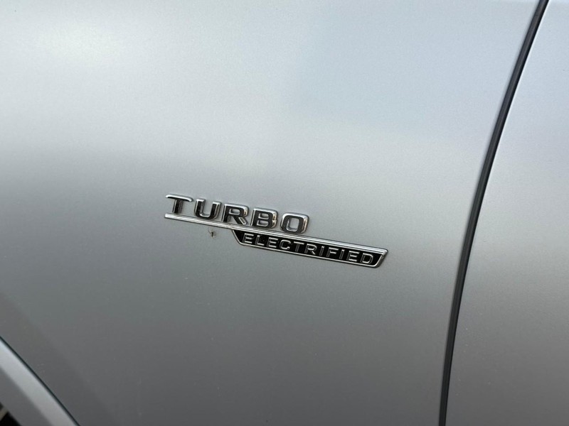 Mercedes-Benz GLC Vehicle Full-screen Gallery Image 10