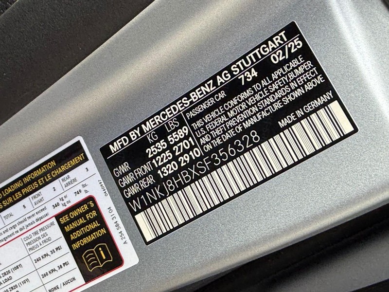 Mercedes-Benz GLC Vehicle Full-screen Gallery Image 14