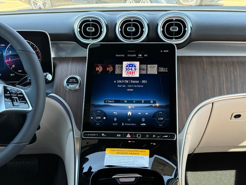 Mercedes-Benz GLC Vehicle Full-screen Gallery Image 10