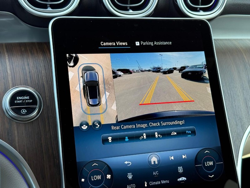 Mercedes-Benz GLC Vehicle Full-screen Gallery Image 18