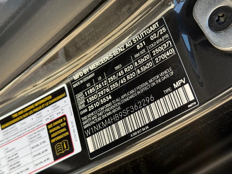 Mercedes-Benz GLC Vehicle Full-screen Gallery Image 19