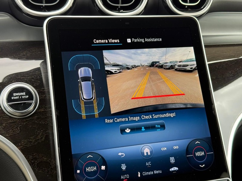 Mercedes-Benz GLC Vehicle Full-screen Gallery Image 18