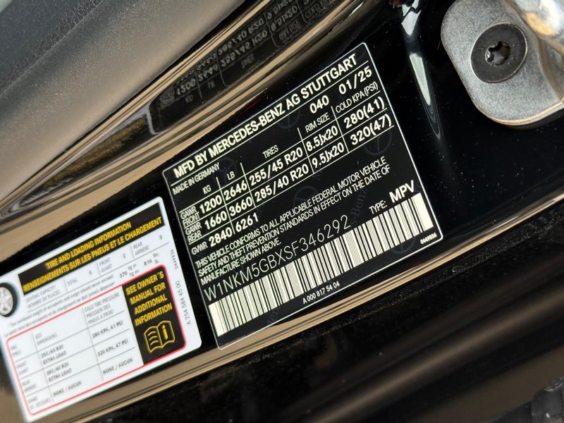 Mercedes-Benz GLC Vehicle Full-screen Gallery Image 19