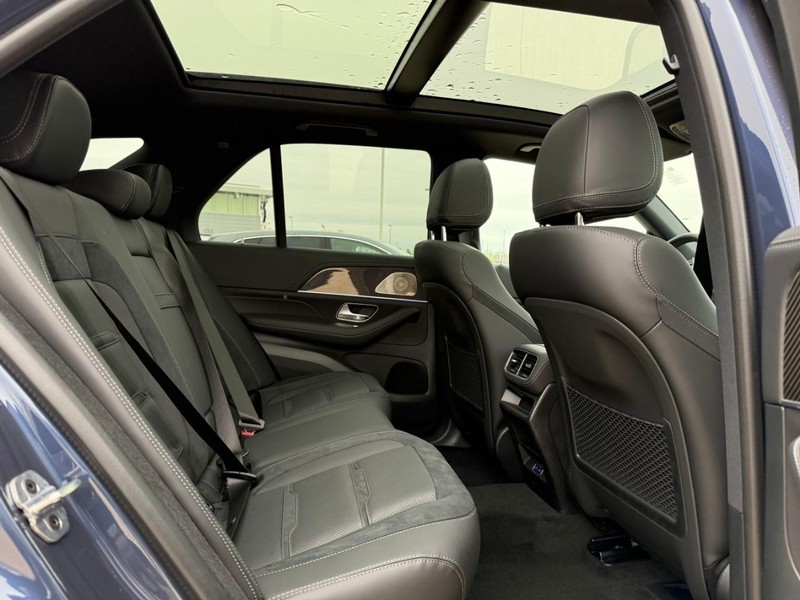 Mercedes-Benz GLE Vehicle Full-screen Gallery Image 6