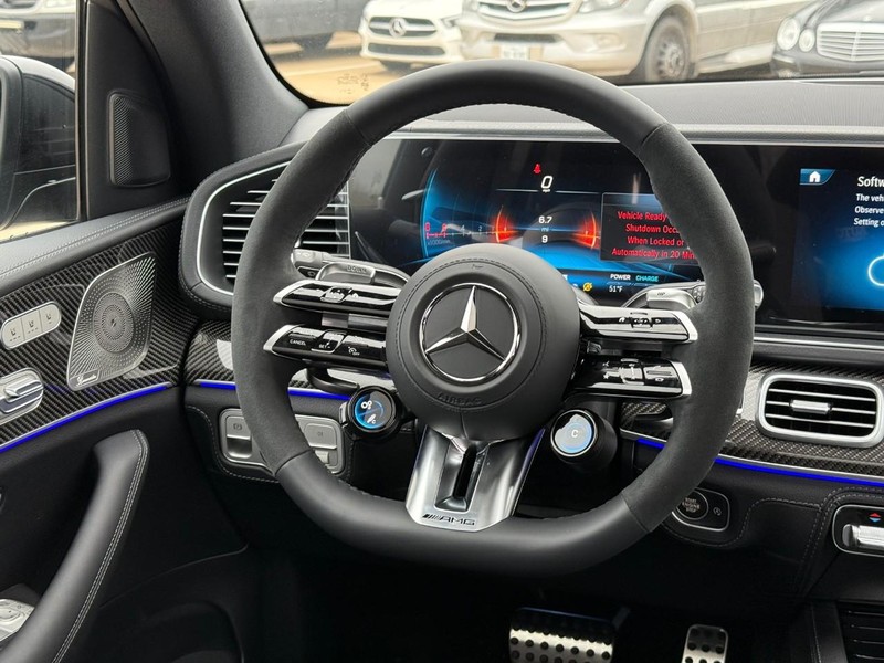 Mercedes-Benz GLE Vehicle Full-screen Gallery Image 8