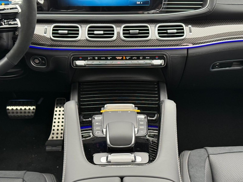 Mercedes-Benz GLE Vehicle Full-screen Gallery Image 10