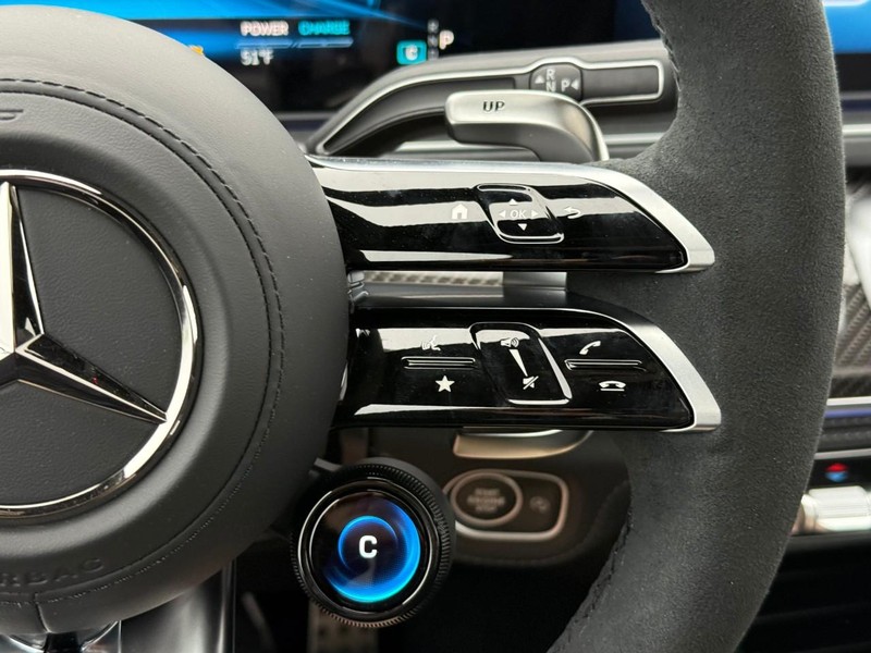 Mercedes-Benz GLE Vehicle Full-screen Gallery Image 16