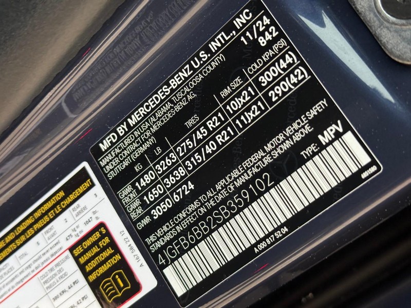 Mercedes-Benz GLE Vehicle Full-screen Gallery Image 19