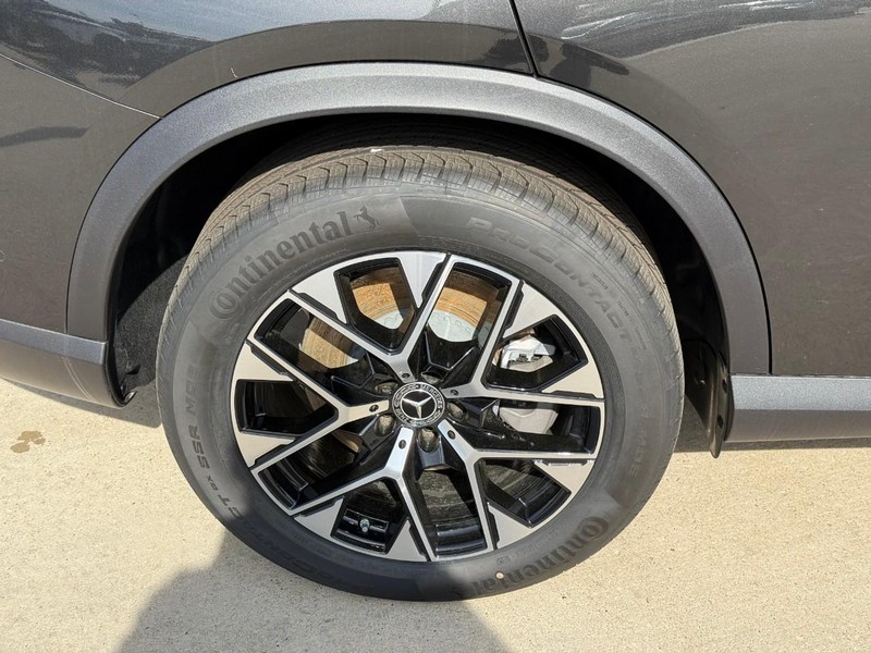 Mercedes-Benz GLC Vehicle Full-screen Gallery Image 6