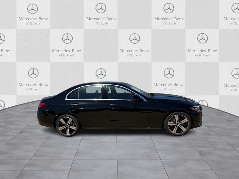 Mercedes-Benz C-Class Vehicle Full-screen Gallery Image 2