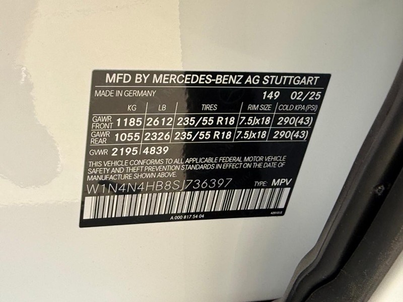 Mercedes-Benz GLA Vehicle Full-screen Gallery Image 18