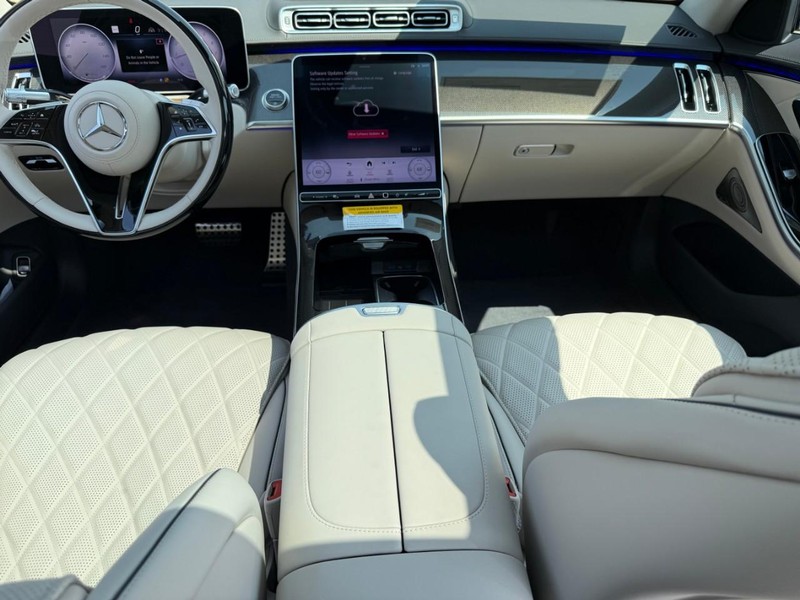 Mercedes-Benz S-Class Vehicle Full-screen Gallery Image 7