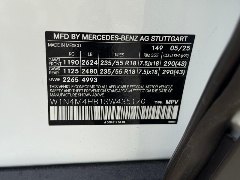 Mercedes-Benz GLB Vehicle Full-screen Gallery Image 18